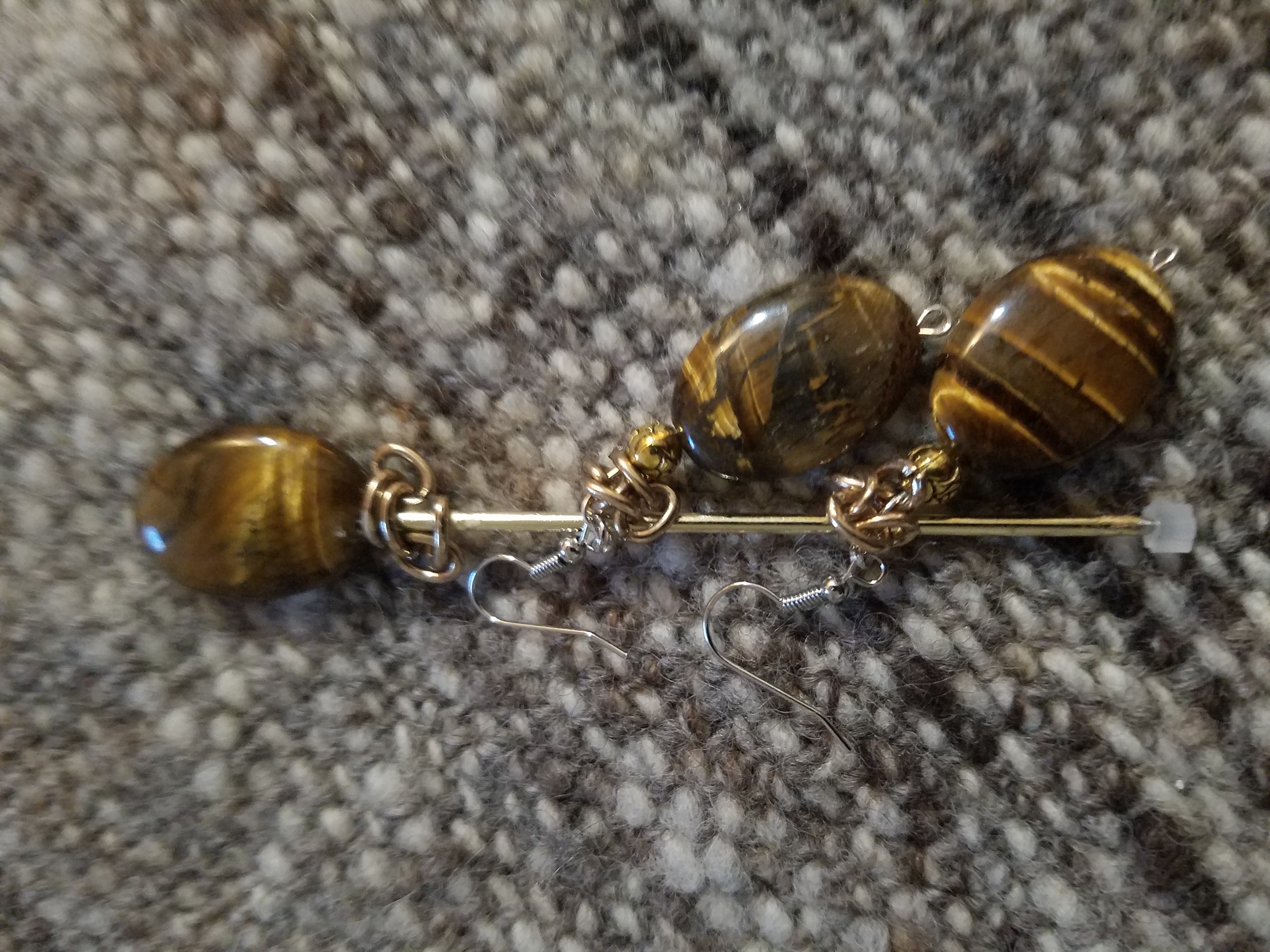Classy Variegated Brown Shawl Clasp and Ear Rings to Match