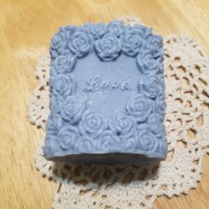 multiple roses on soap..great for weddings..